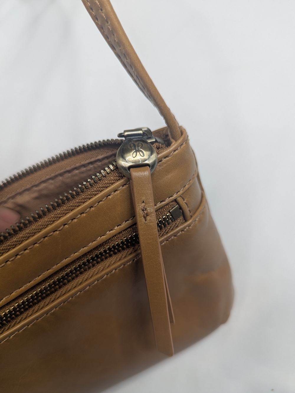 HOBO International Tan Leather Crossbody Pouch / Purse - Picture 5 of 16